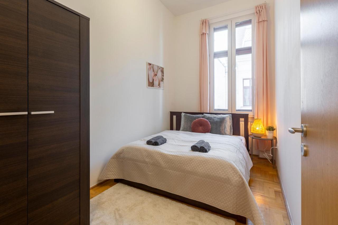 Central Gozsdu Apartment In The Party Street Budapest Exterior photo
