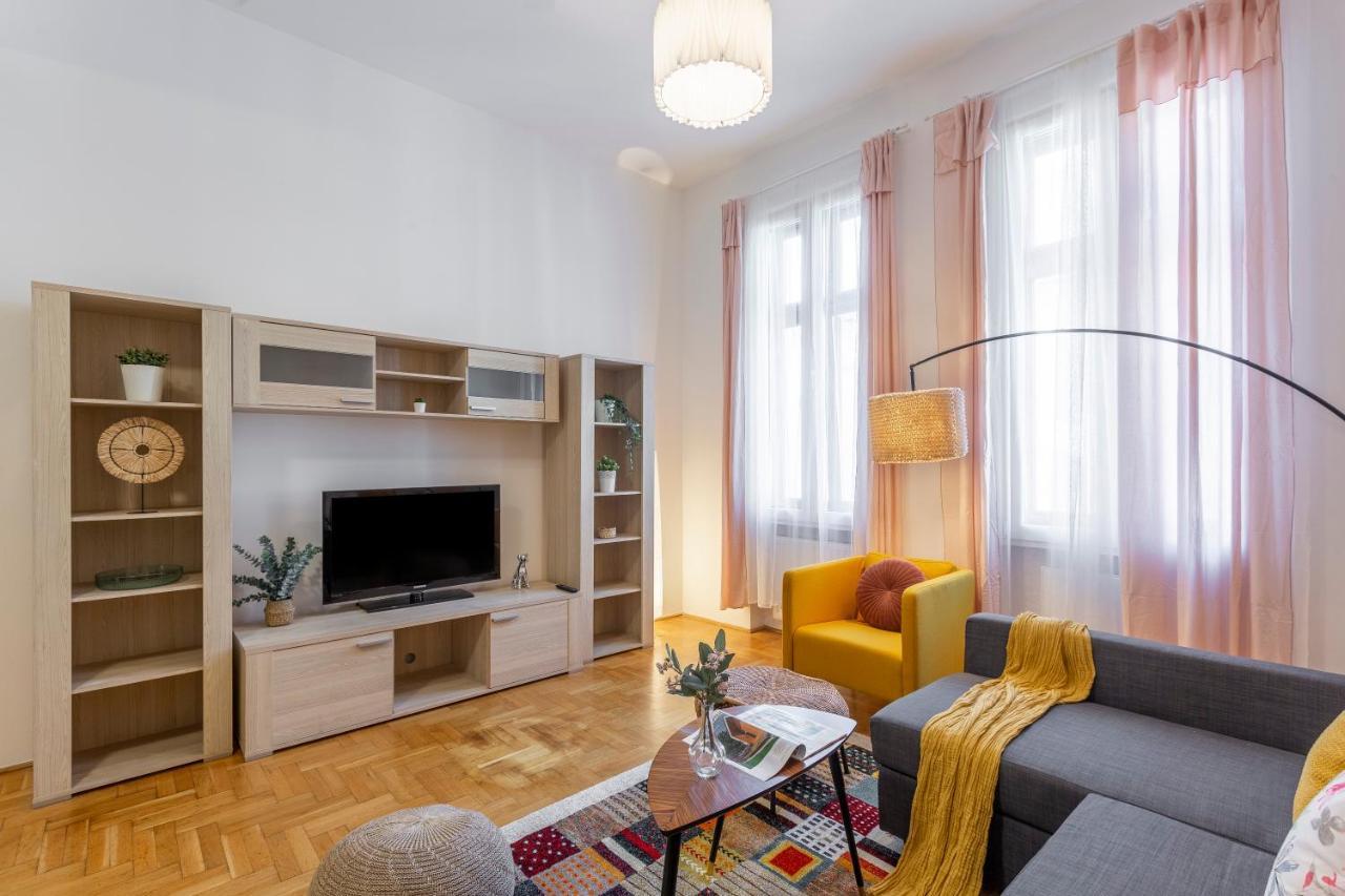 Central Gozsdu Apartment In The Party Street Budapest Exterior photo